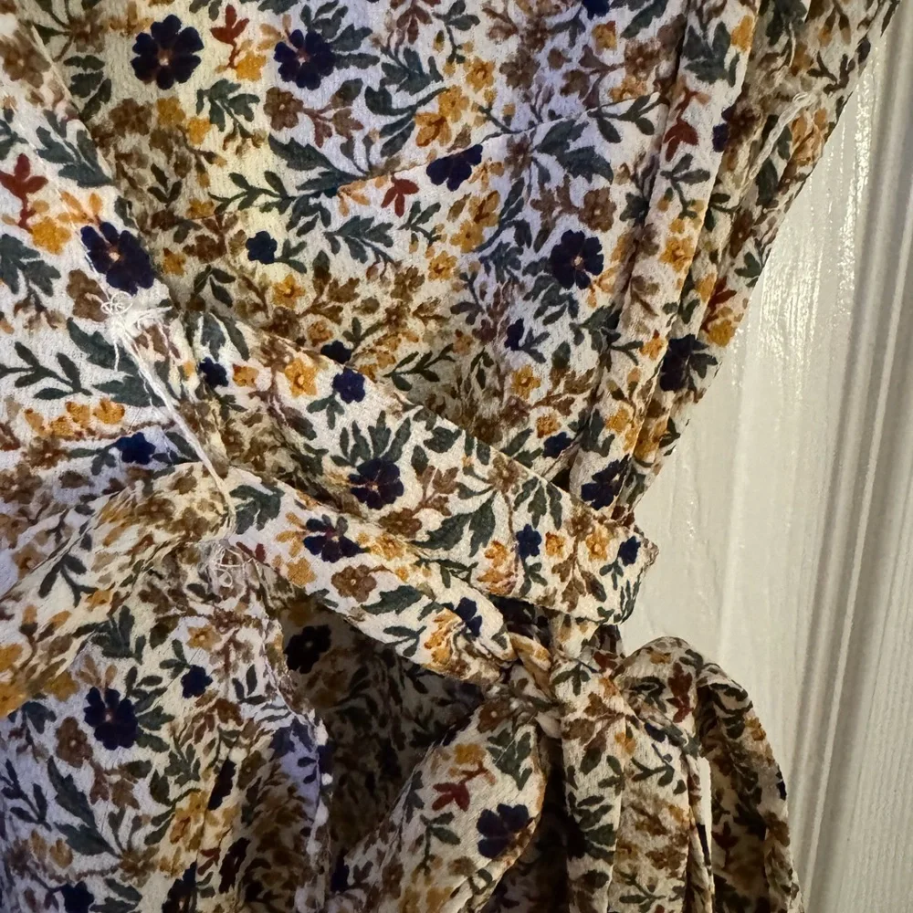 Floral Wrap Dress with Ruffle Sleeves - Picture 7 of 7